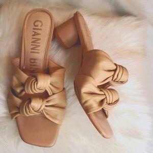 Gianni Bini Knotted Slip on Leather Upper Nude Sandals with Round Heel